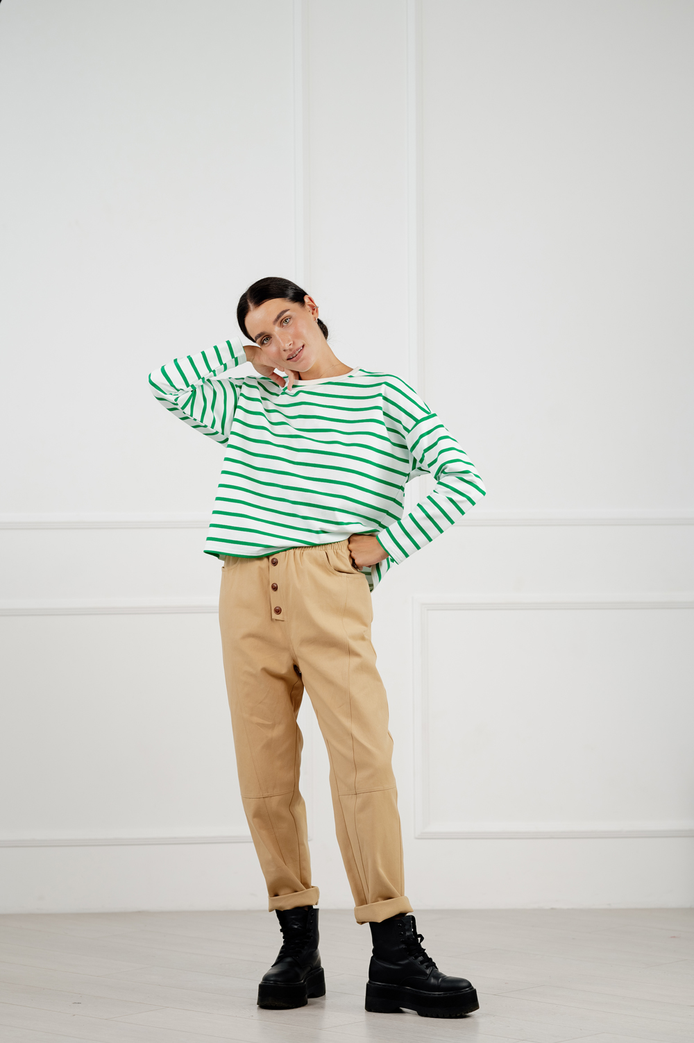 Green cropped sweatshirt with stripes.