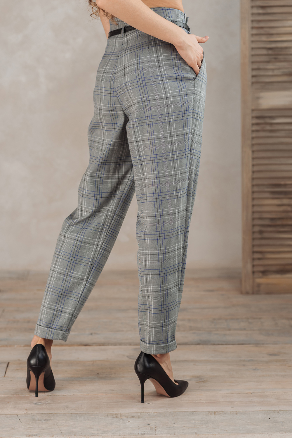 Check trousers with pleats