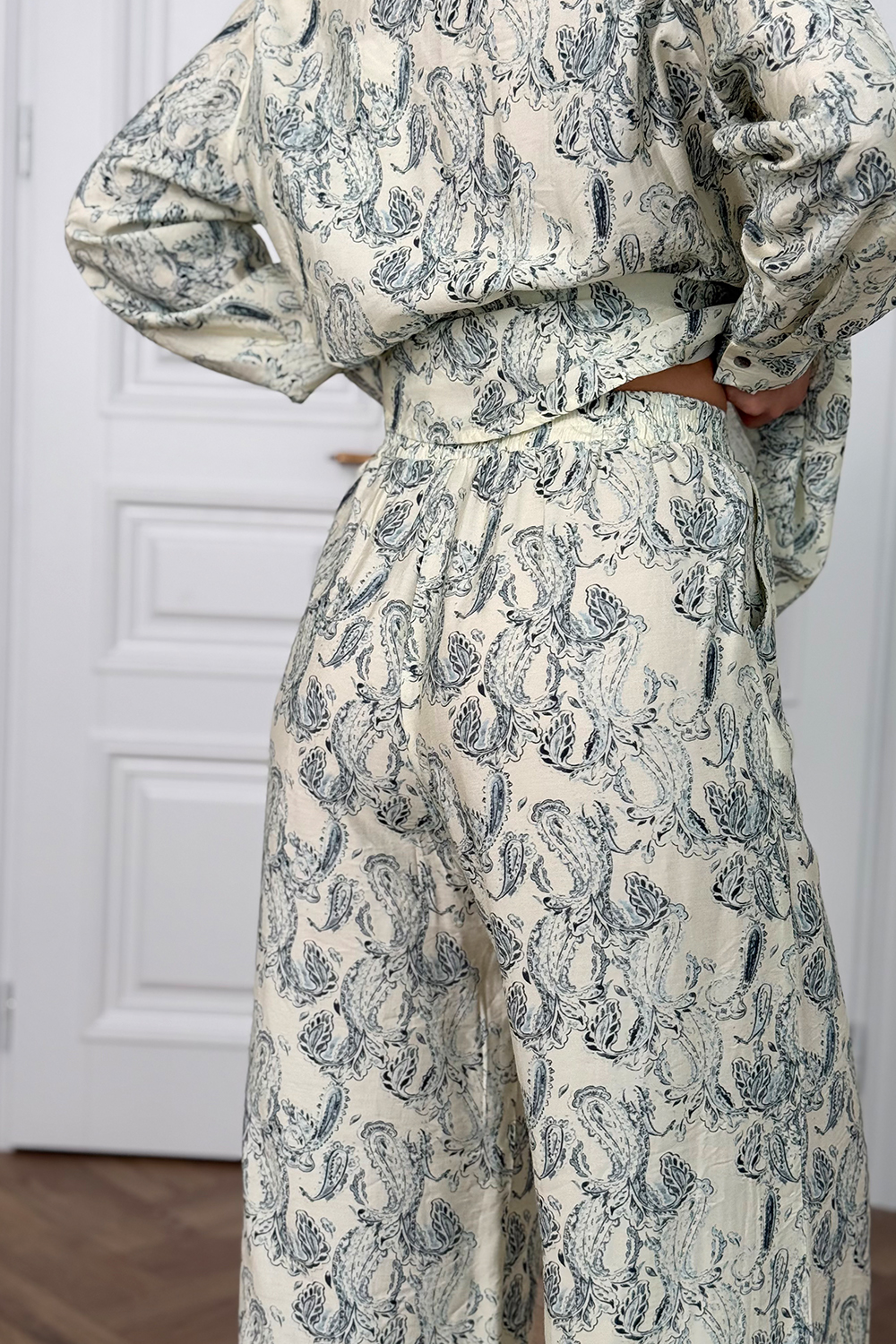 Muslin suit with shirt and trousers in Ivory