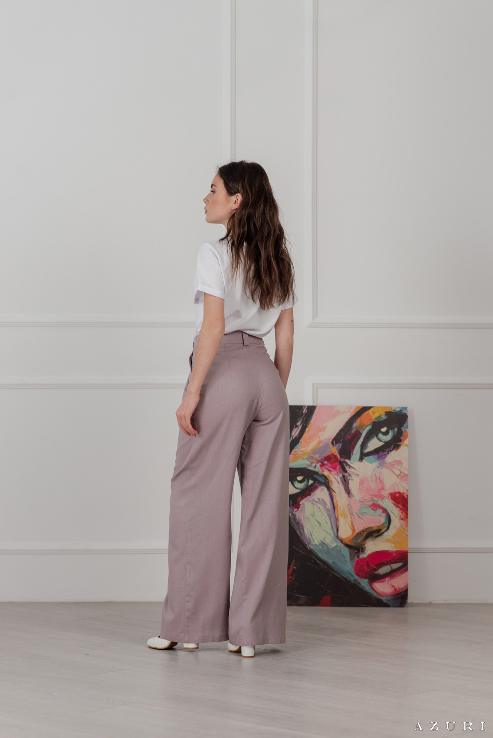 Linen trousers with wide leg and tucks