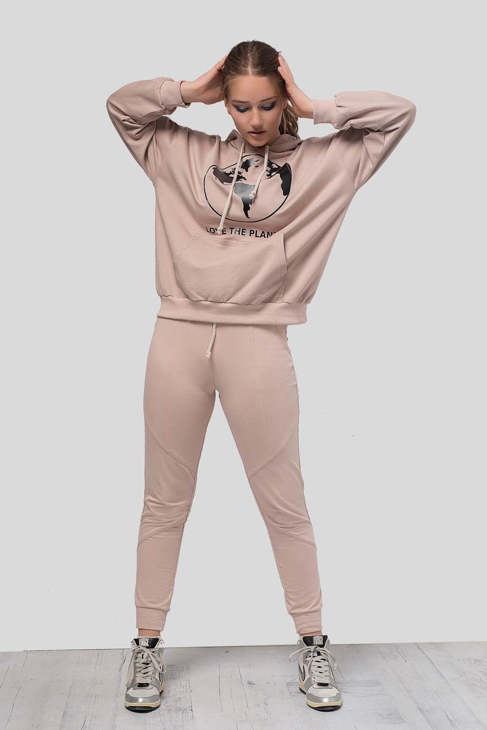 Beige sweatshirt with slogan