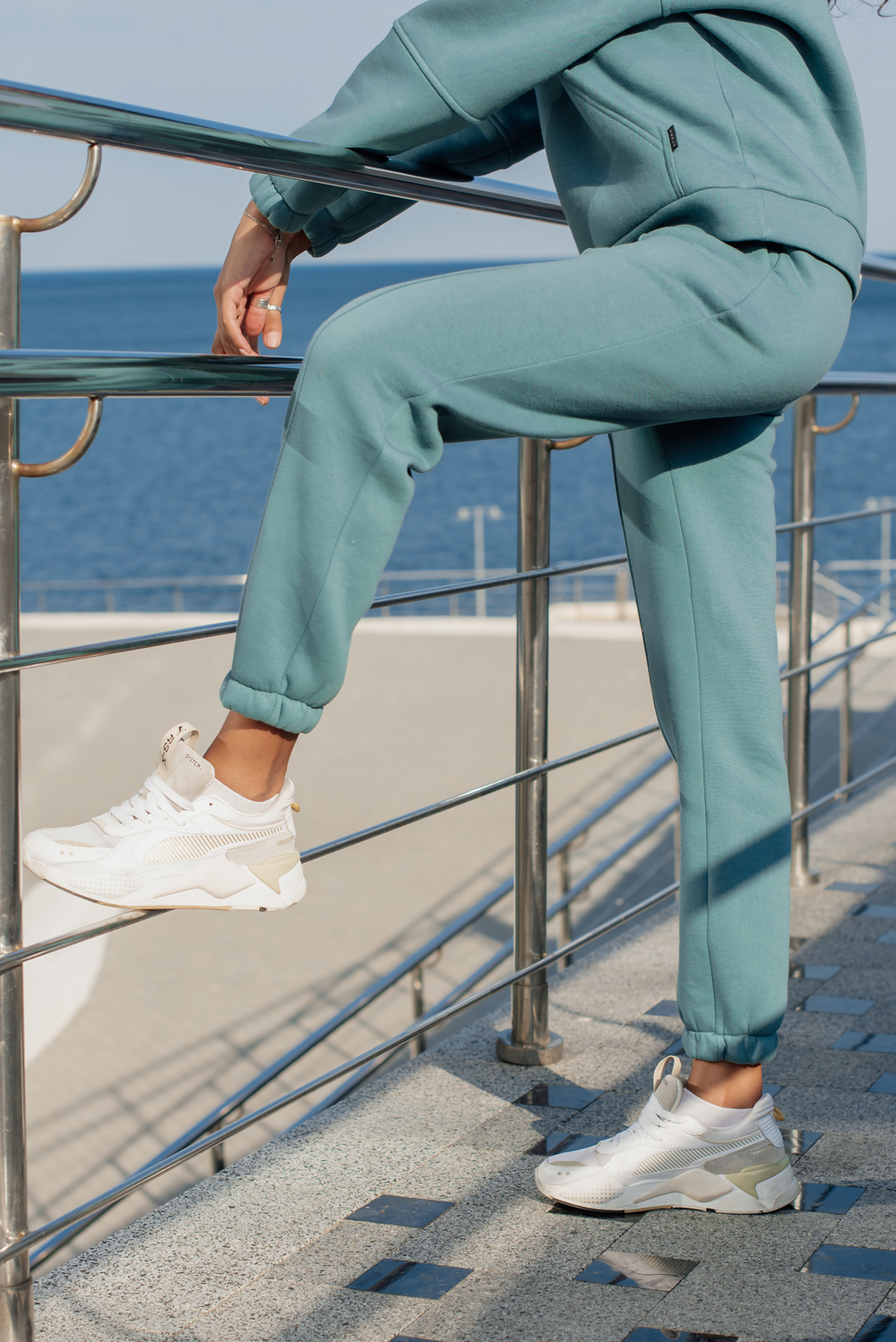 Sporty jogger trousers with studs