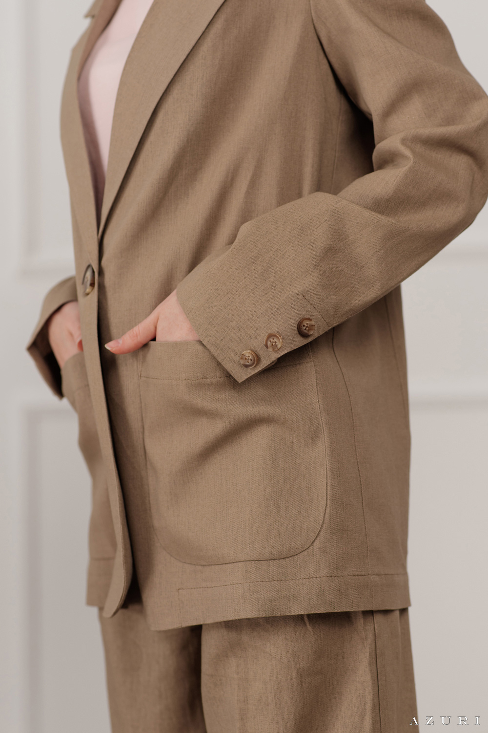 Linen blazer with large pockets