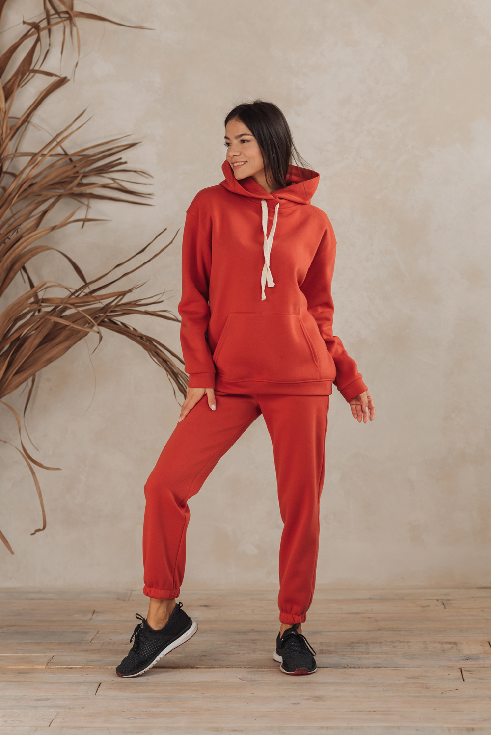 Sweatshirt with hood and kangaroo pocket