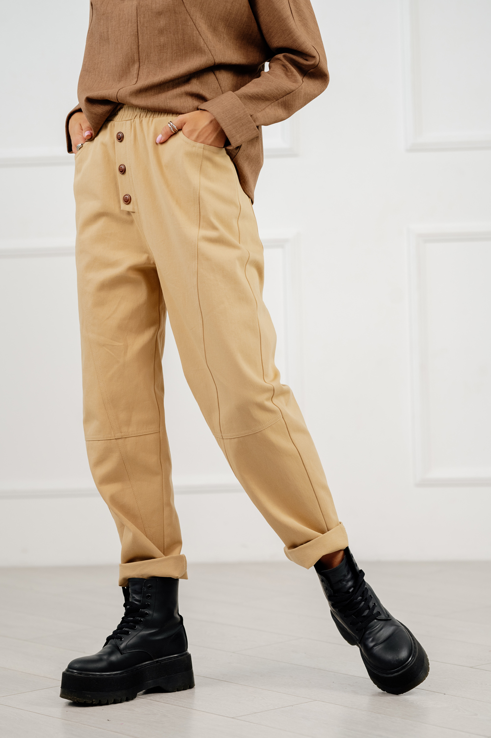 Slouchy trousers in beige