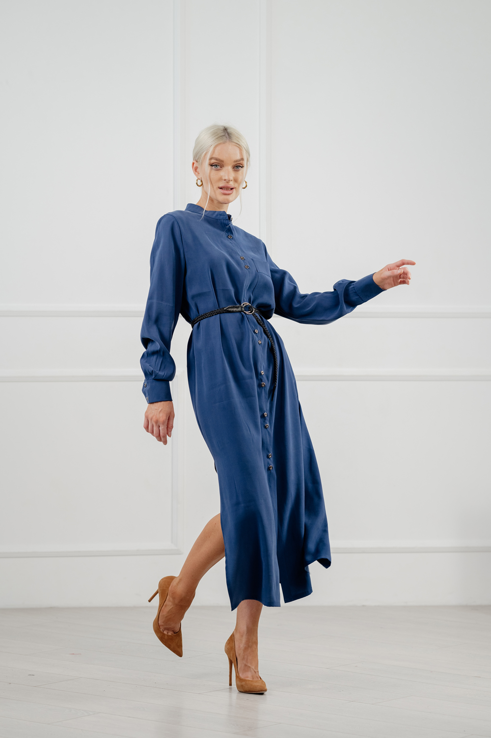 Трендова сукня-халат у кольорі «денім»