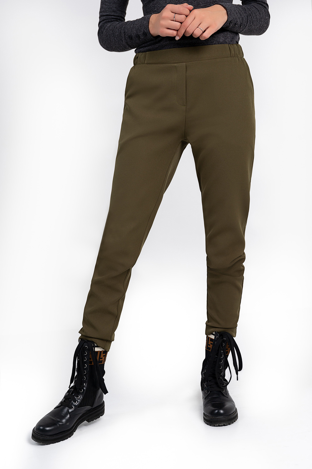 Khaki trousers with elastic