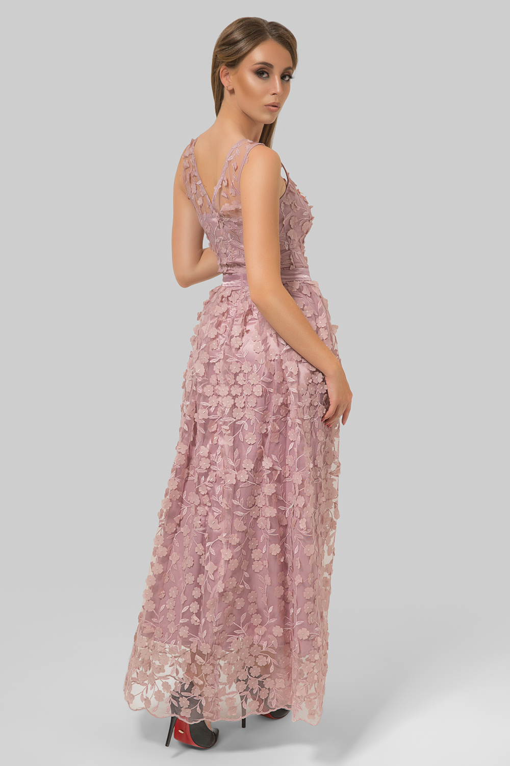 Floor-length evening dress in pink