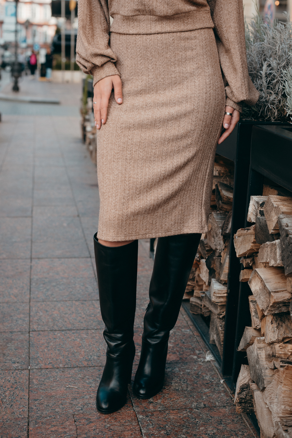 Beige knit straight-leg skirt