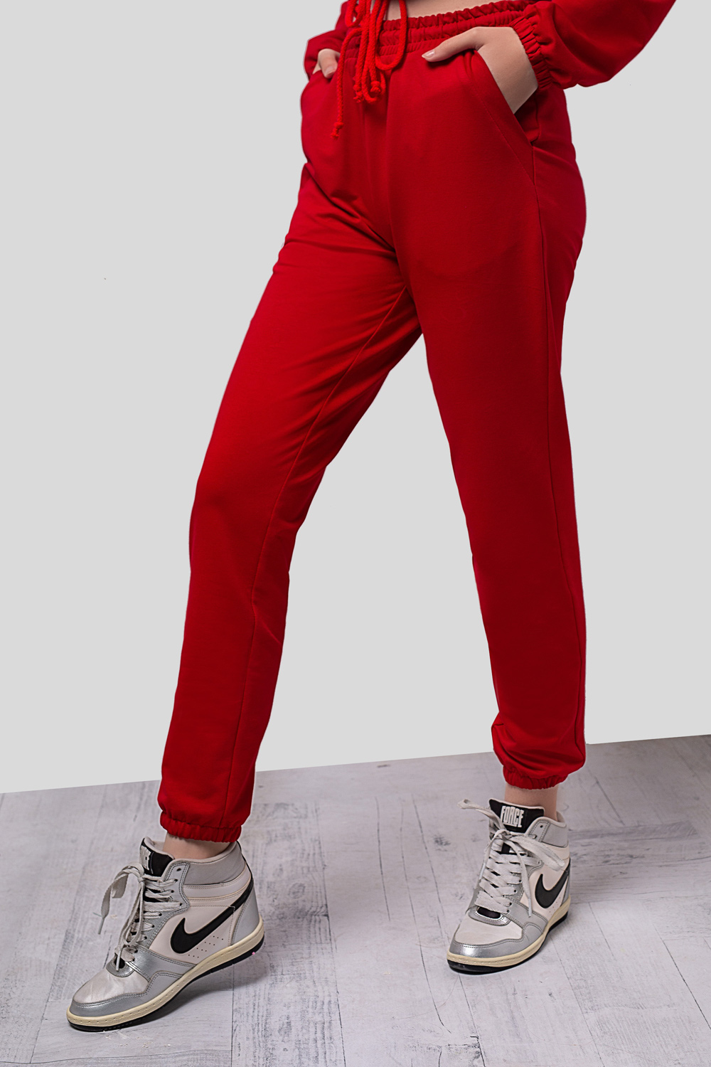 Red knitted pants with elastic cuff