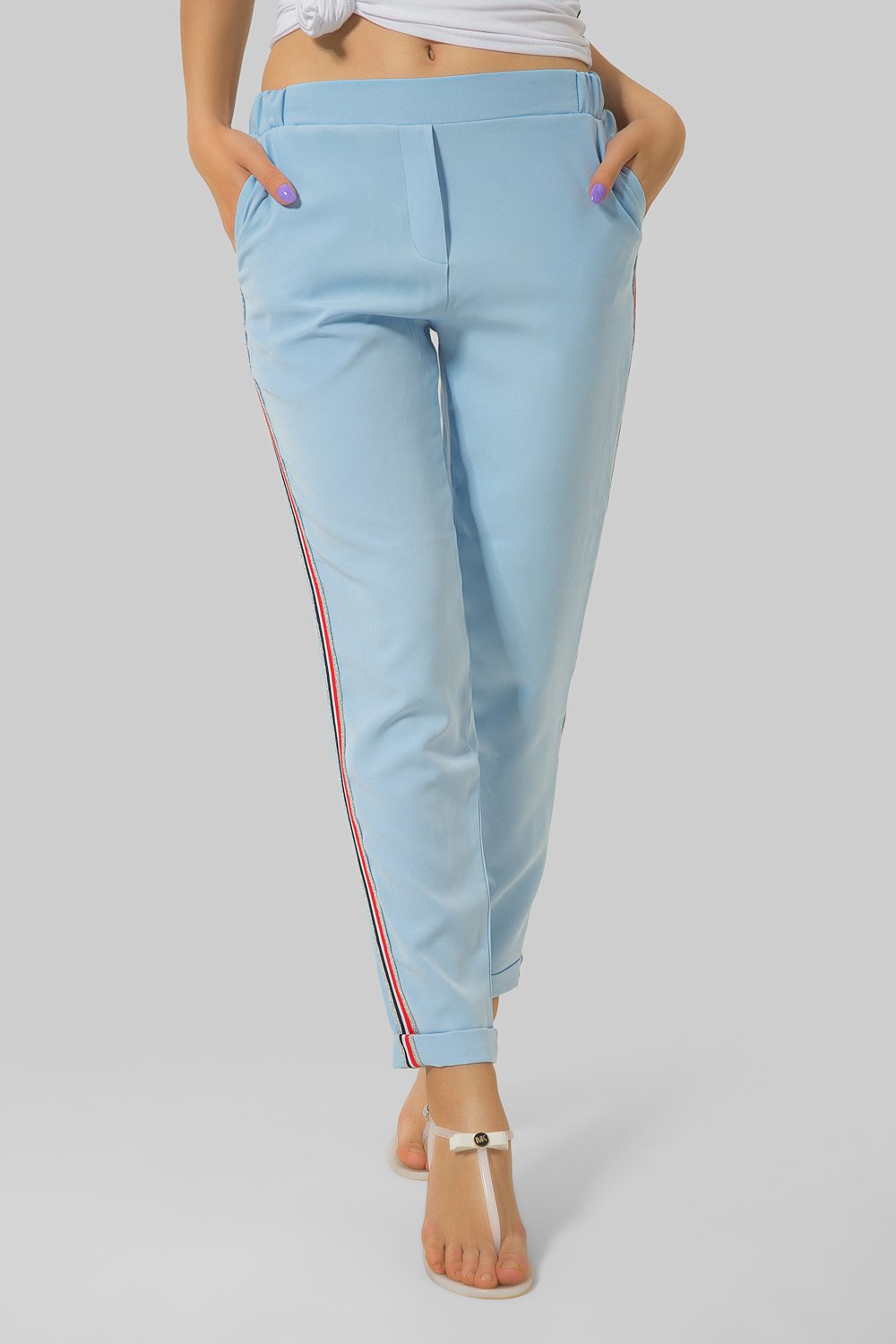 Светло-голубые брюки с лампасами