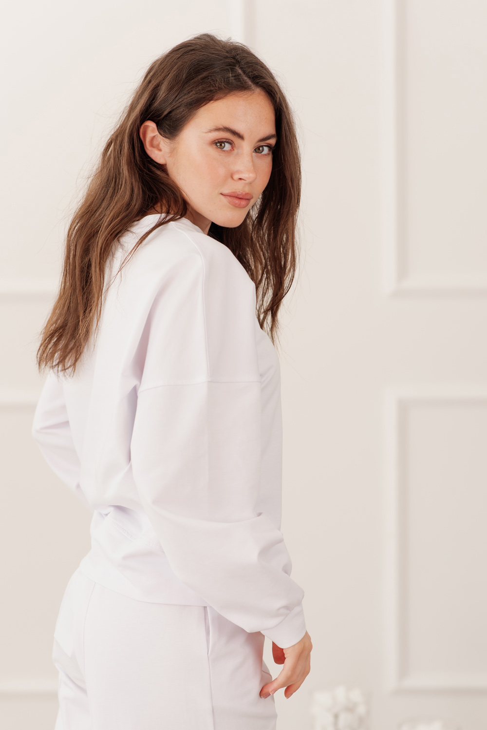 White sweatshirt with puff sleeves