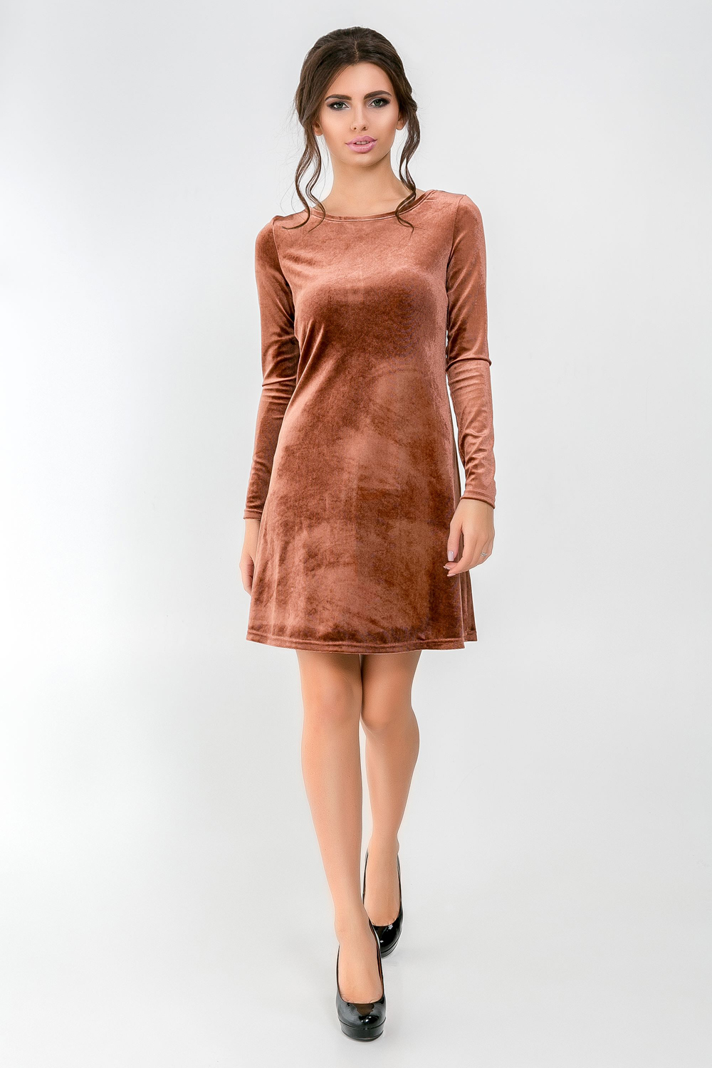 Velour dress with cut-out back and bow in bronze