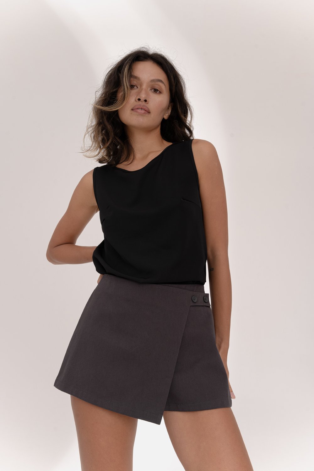 Cotton shorts-skirt in graphite color.