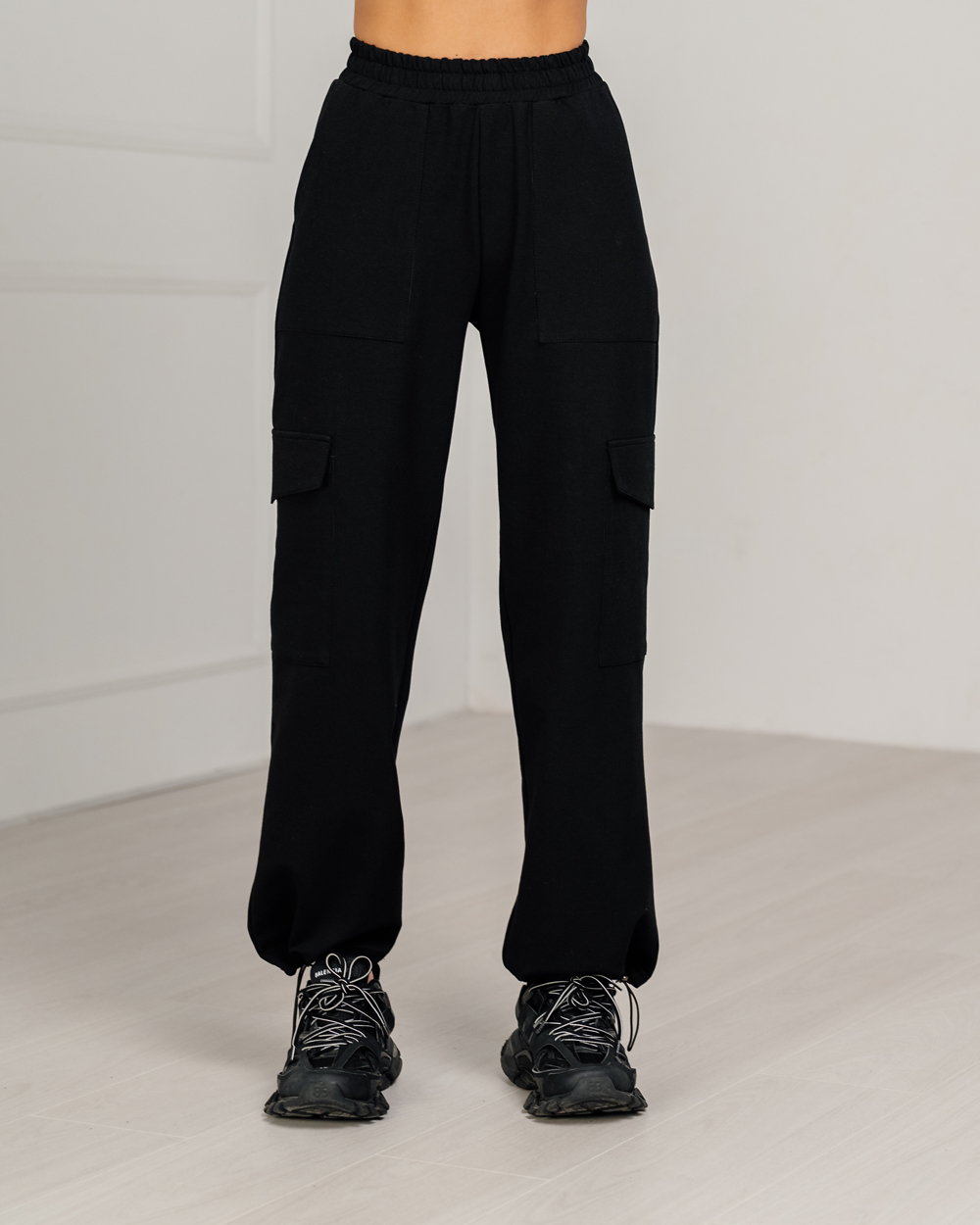 Чёрные спортивные брюки-карго 