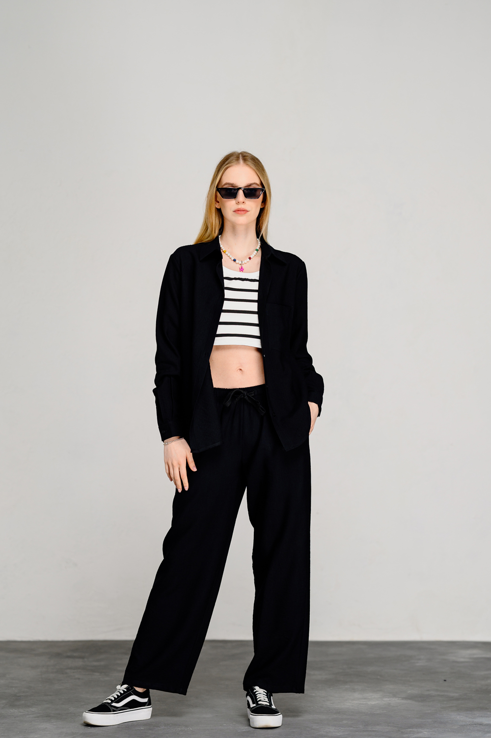 Black loose pants with elastic