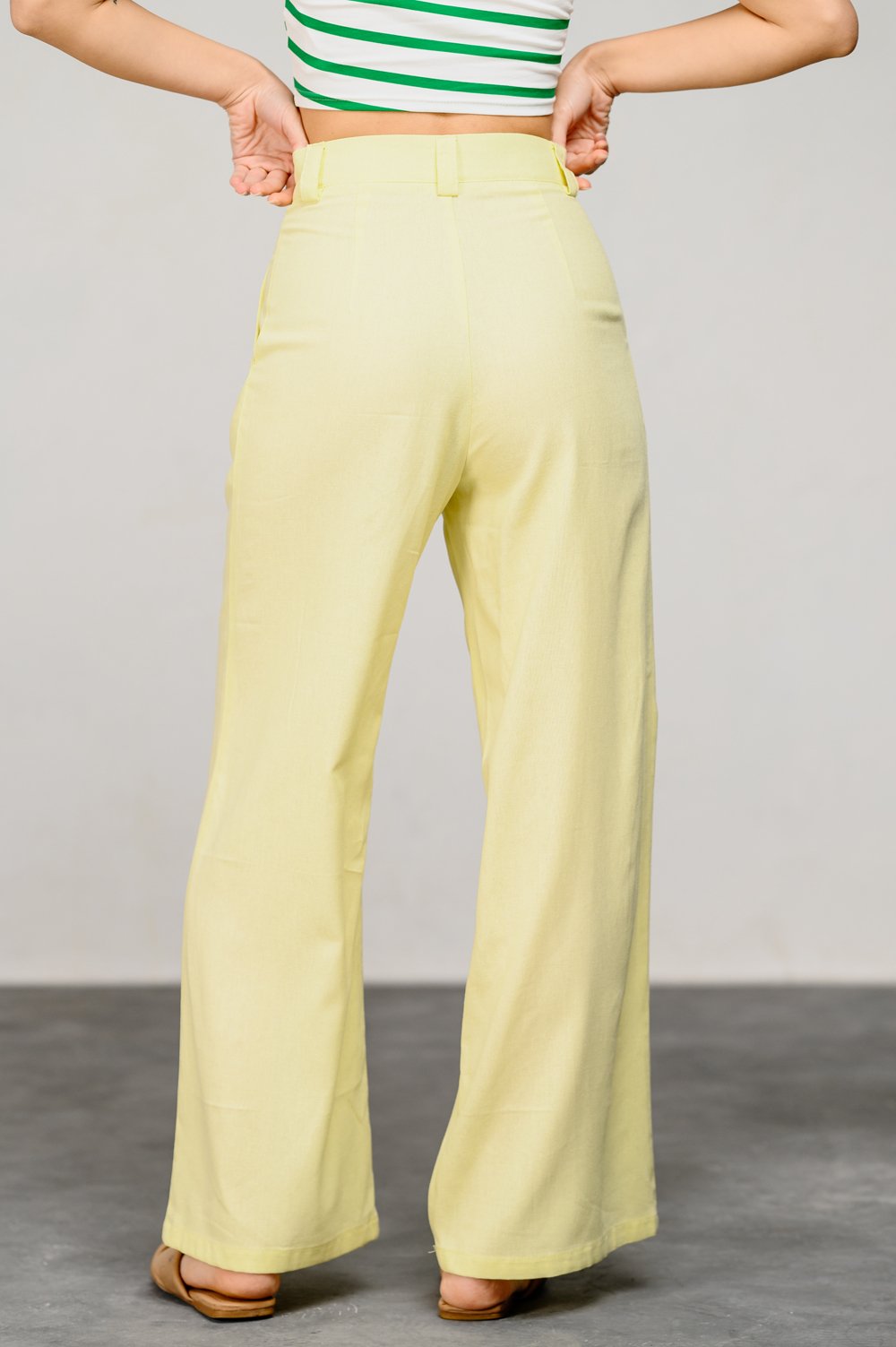 Льняные брюки лимонного цвета