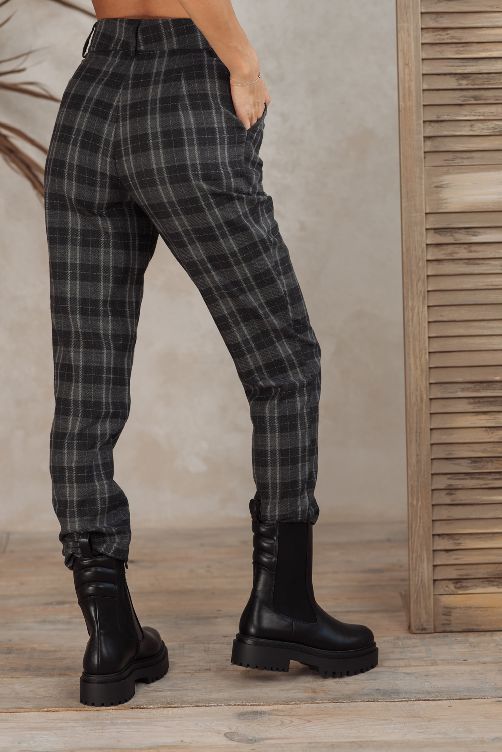 Warm check trousers