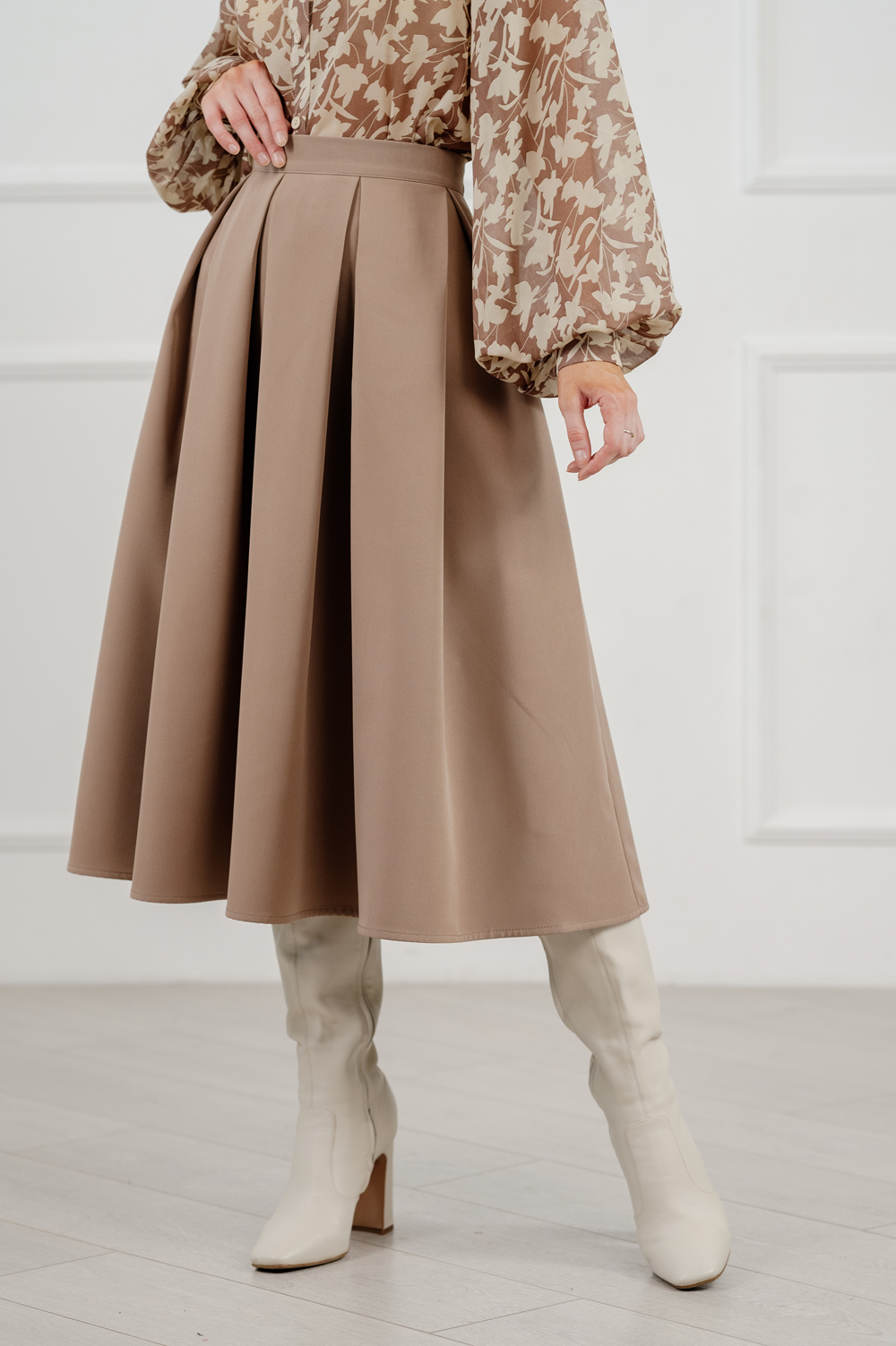 Midi-style pleated flared skirt in mocha