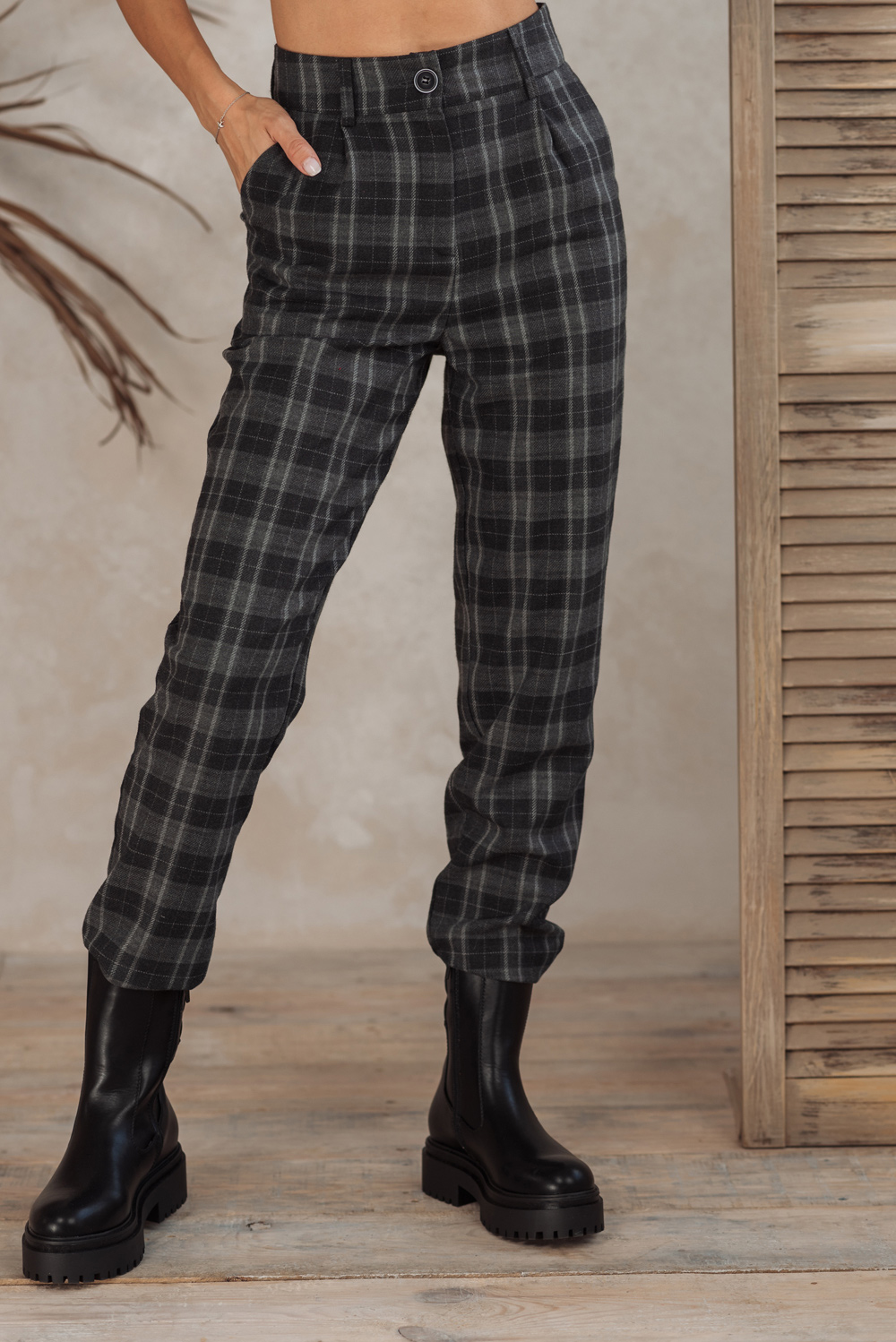 Warm check trousers