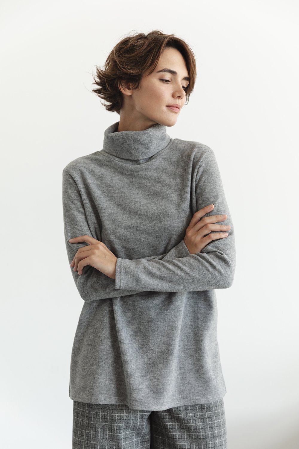 Gray oversized knit sweater with side slits