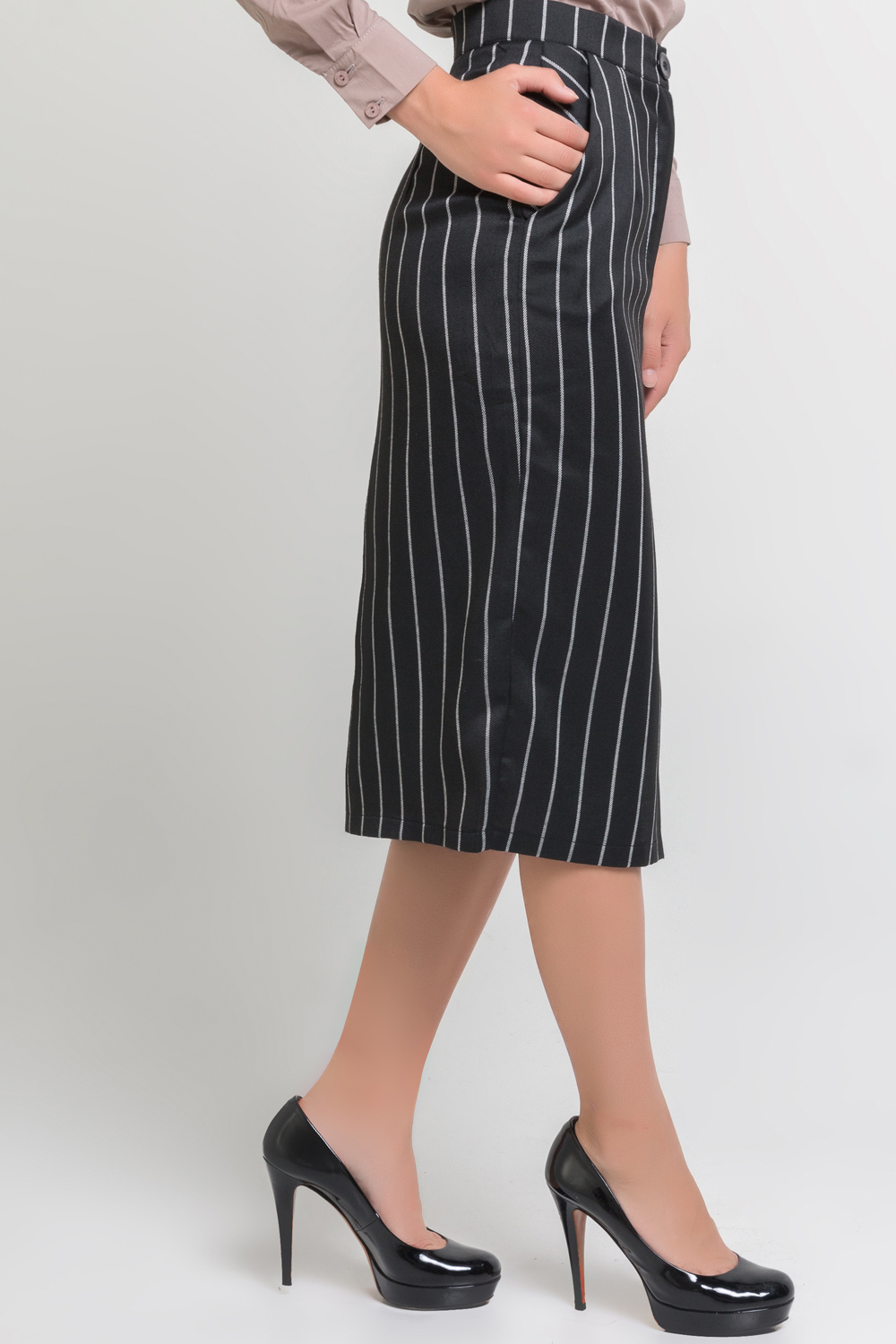 Striped midi skirt with pockets and front cutout.