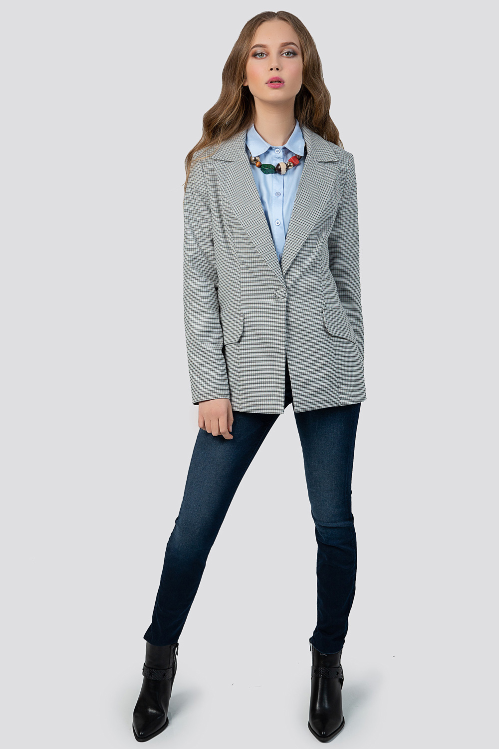 Women's jacket with a straight silhouette