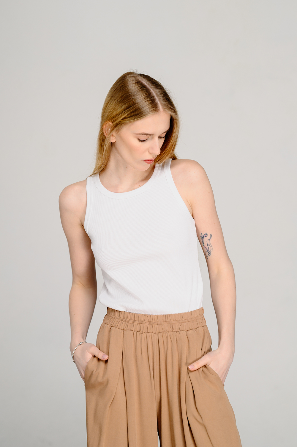 Loose Pants with Elastic Waistband in Mocha