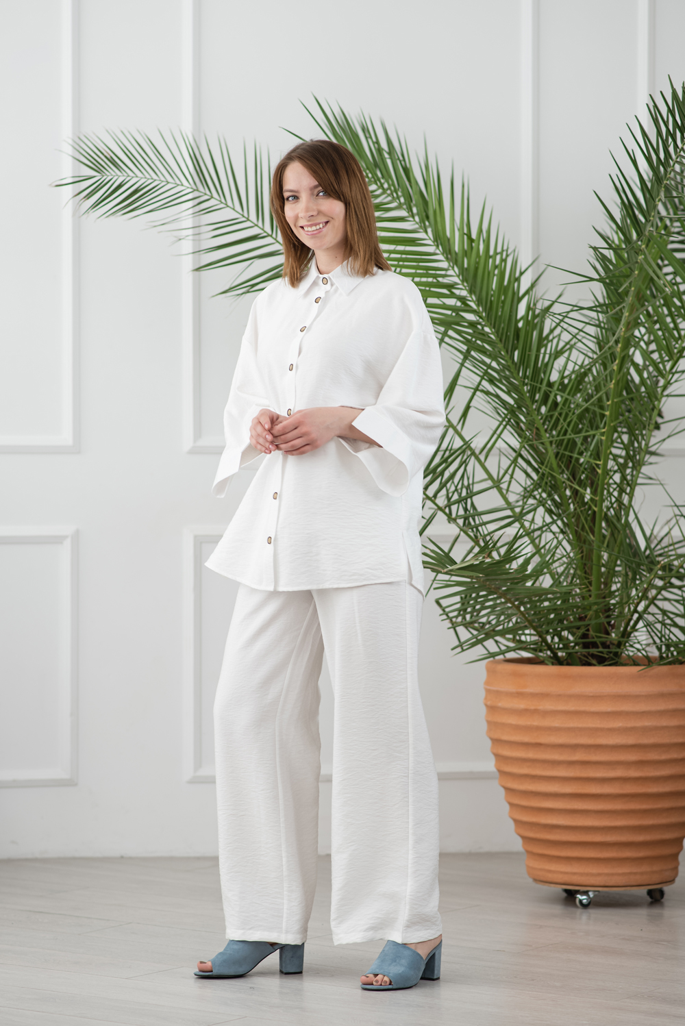Dairy basic suit made of flax reaper.