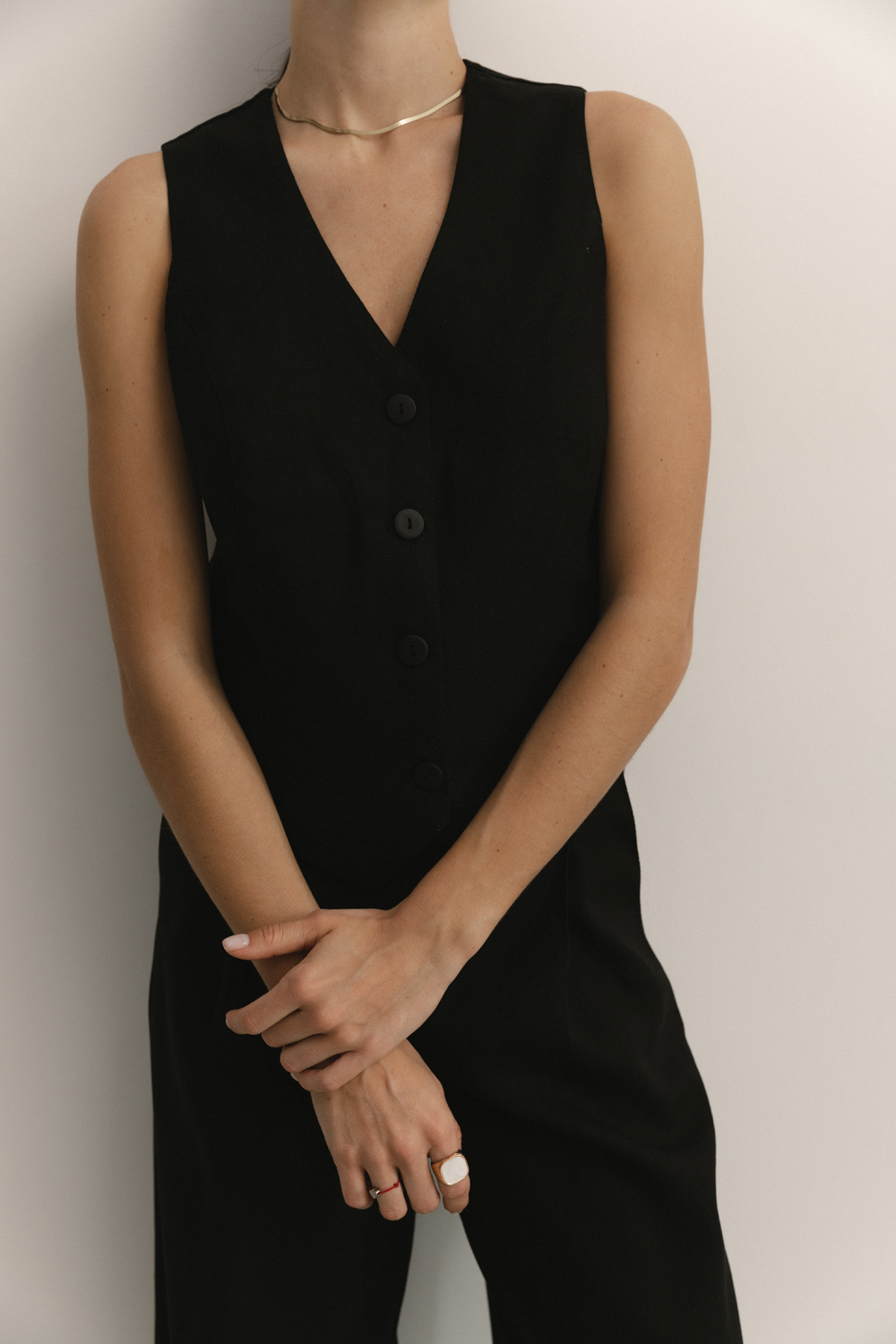 Black semi-fitted elegant vest