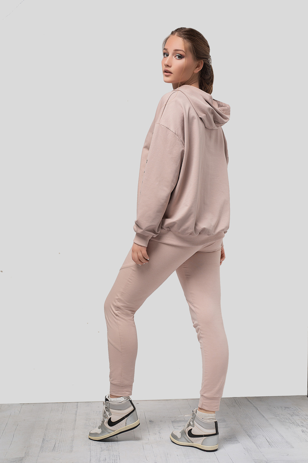 Beige sweatshirt with slogan