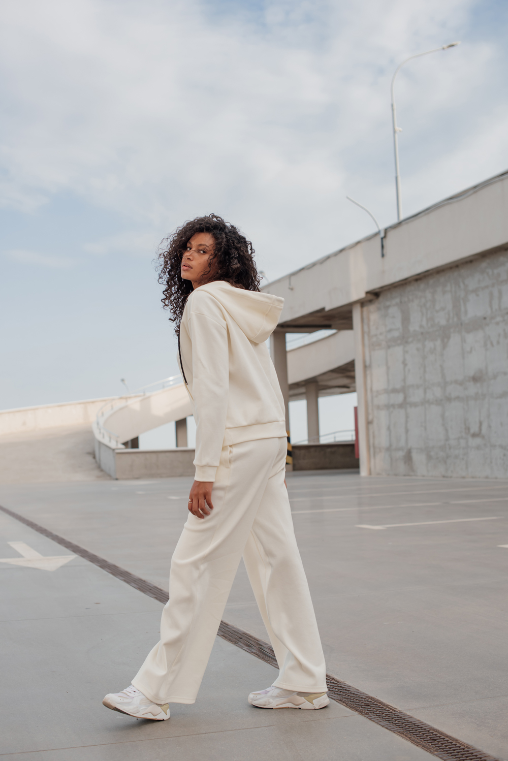 Ivory sweatshirt with kangaroo pocket