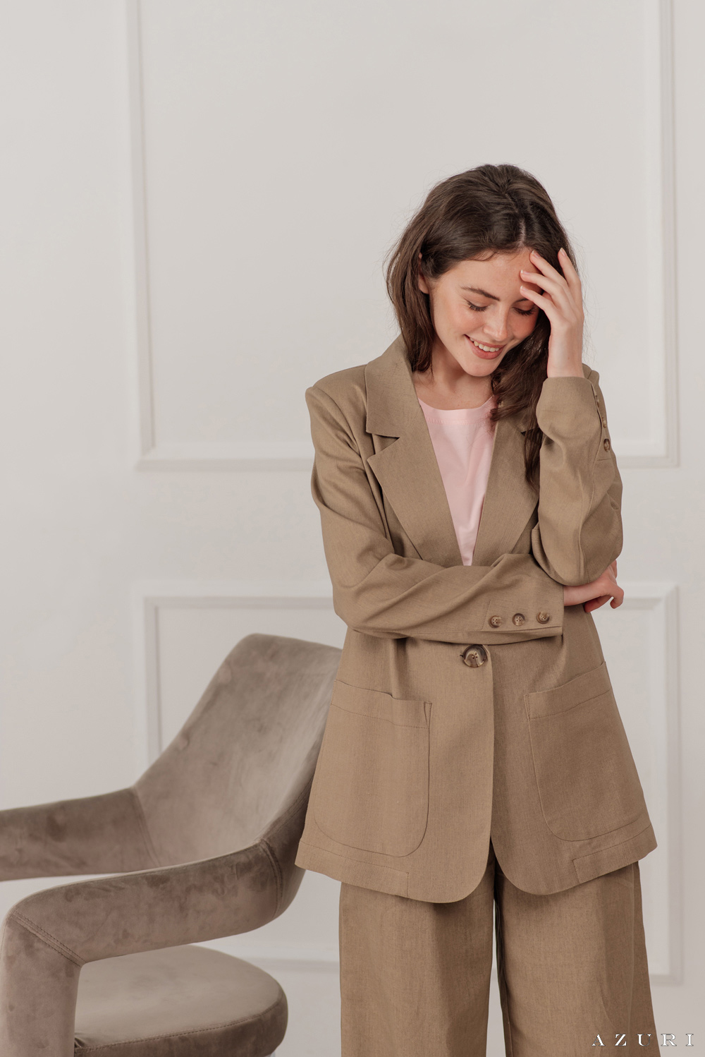 Linen blazer with large pockets