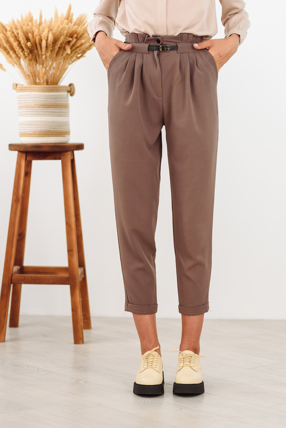 High waist trousers with belt