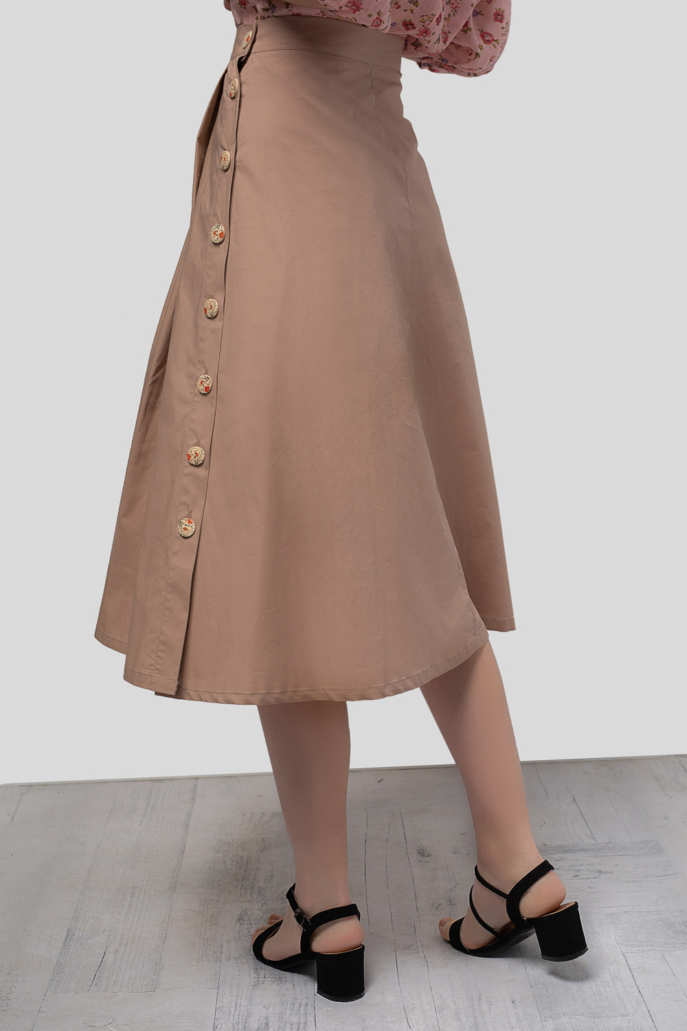 Hazelnut skirt with wooden buttons