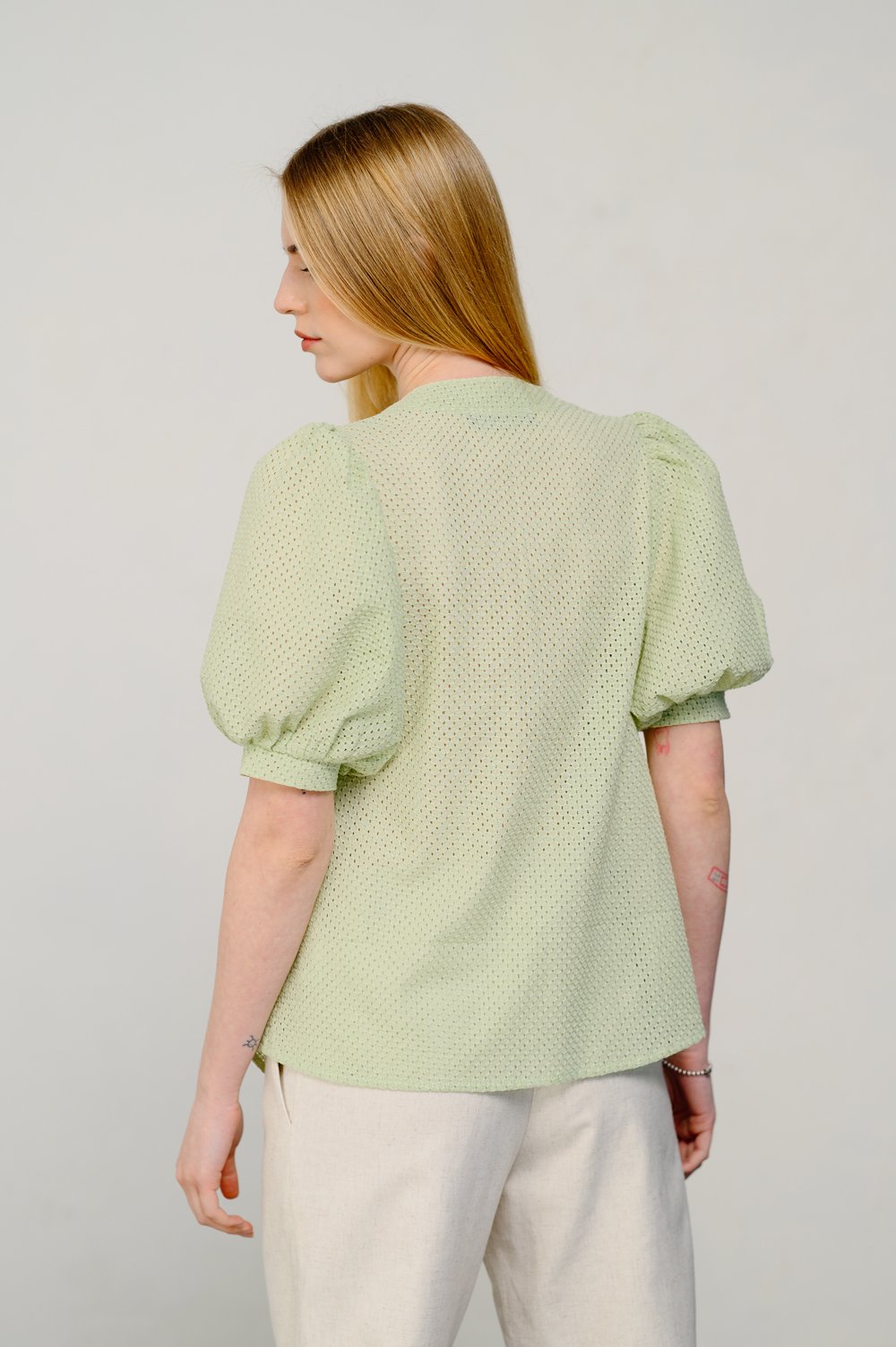 Блуза вільного крою фісташкового кольору