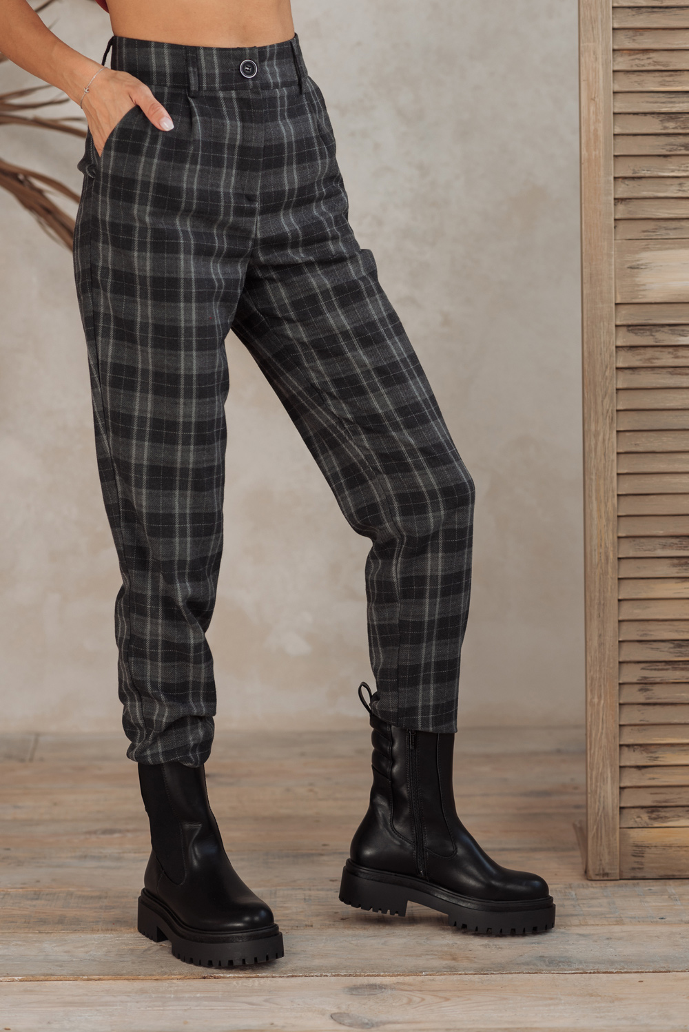 Warm check trousers