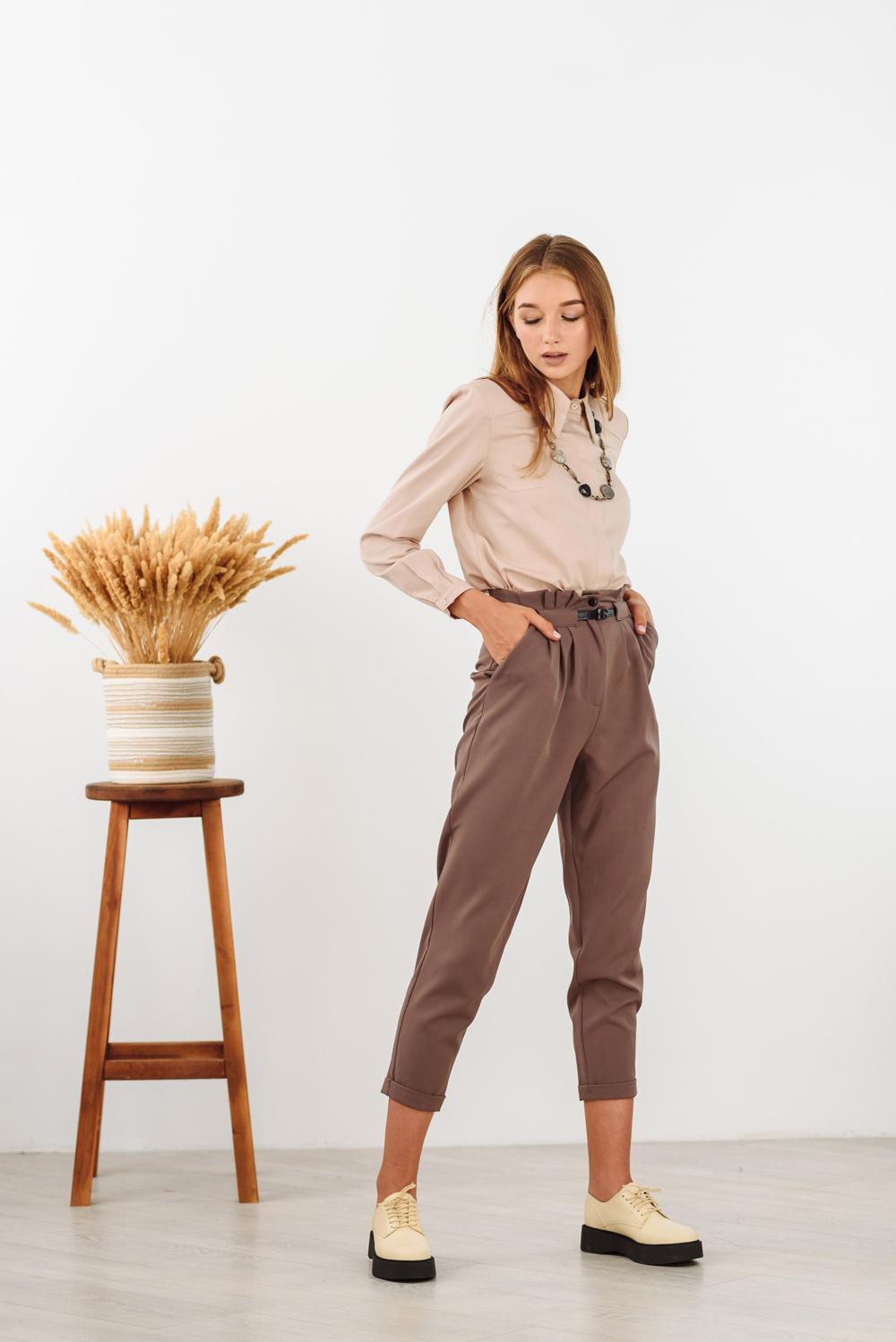 High waist trousers with belt