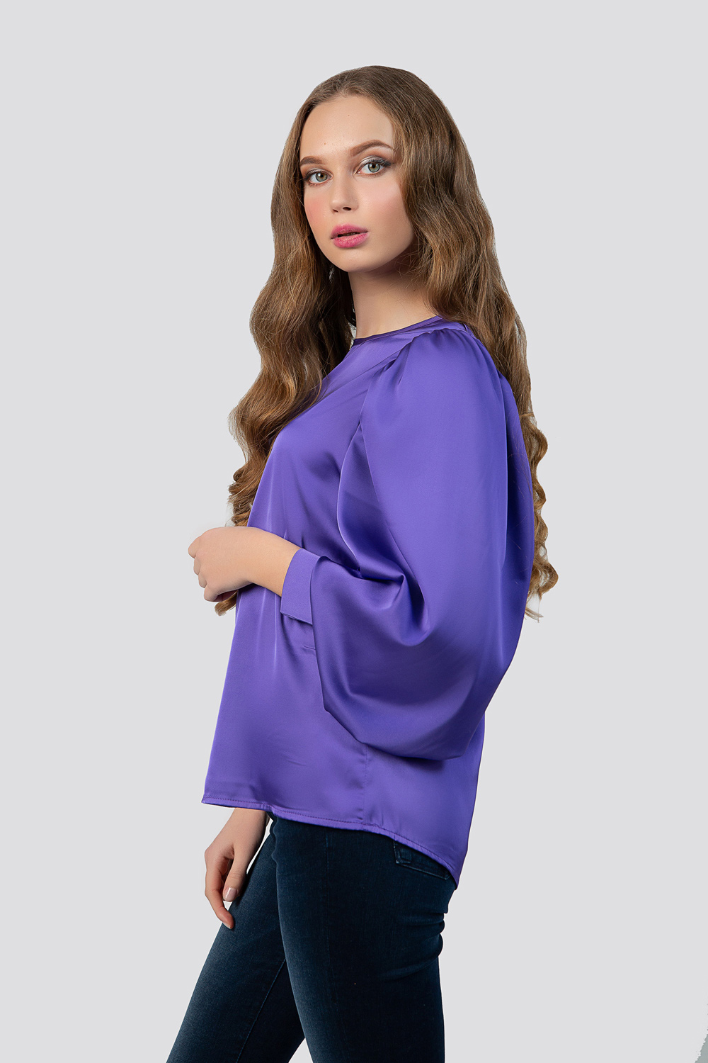 Фиолетовая шелковая блузка