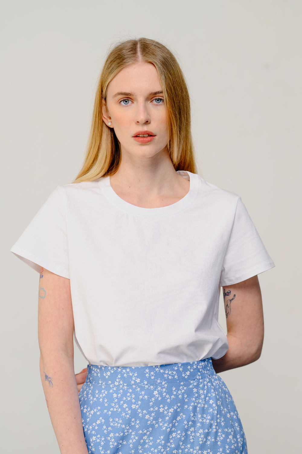 White straight basic T-shirt