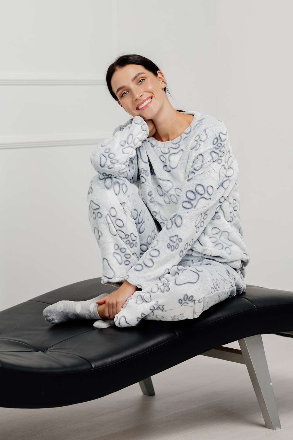 Cozy pajamas with paws print