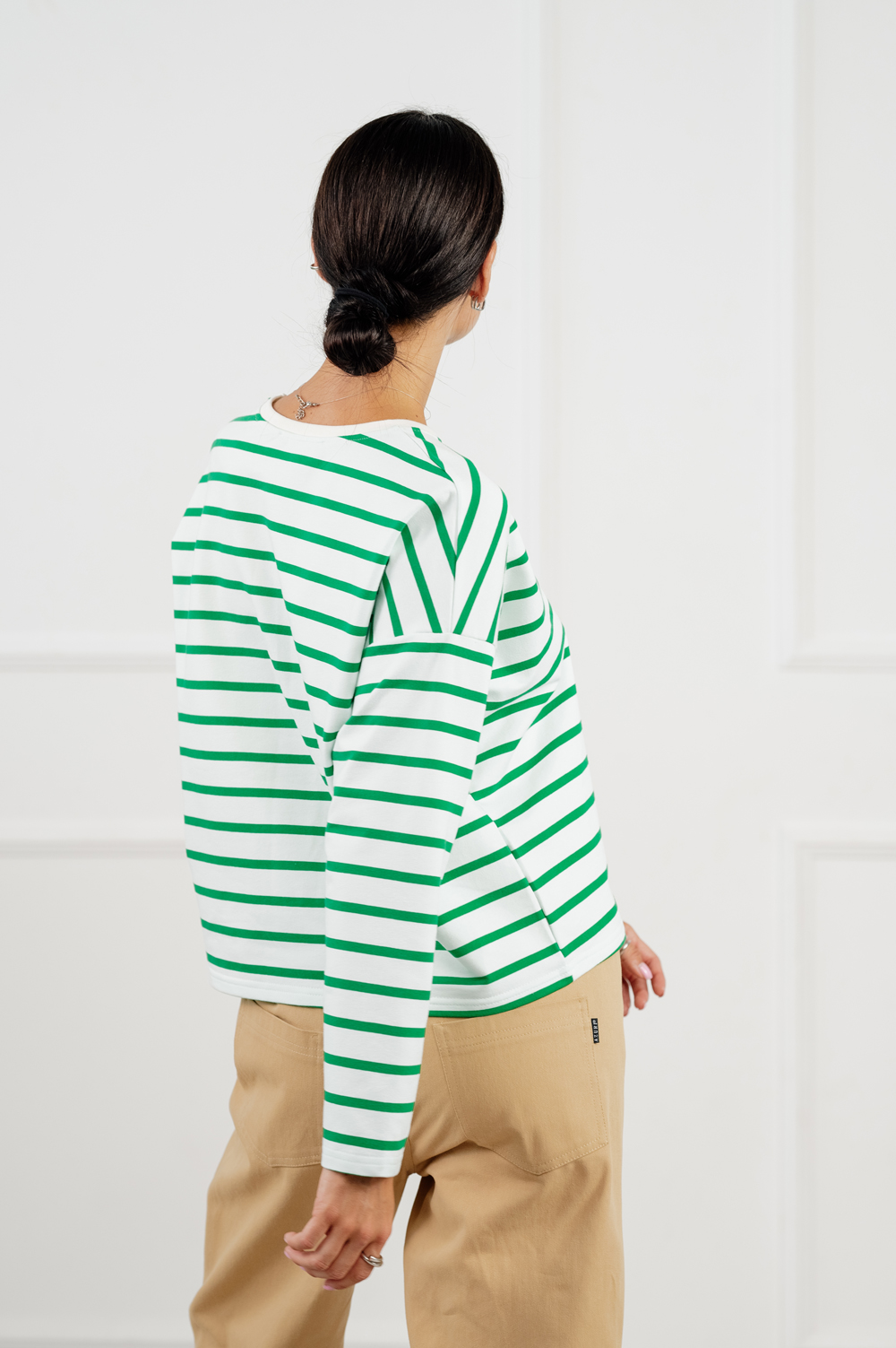 Green cropped sweatshirt with stripes.