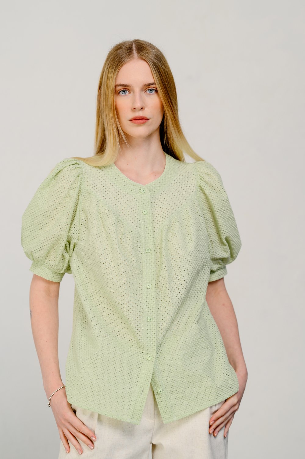 Блуза вільного крою фісташкового кольору