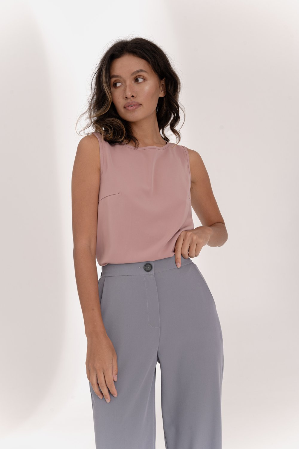 Gray trousers with an elasticated waistband and pleats at the hem