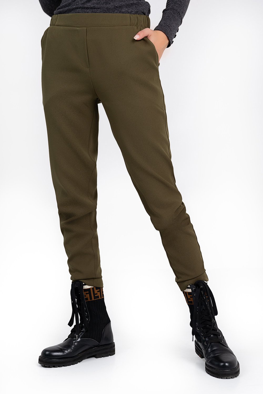 Khaki trousers with elastic