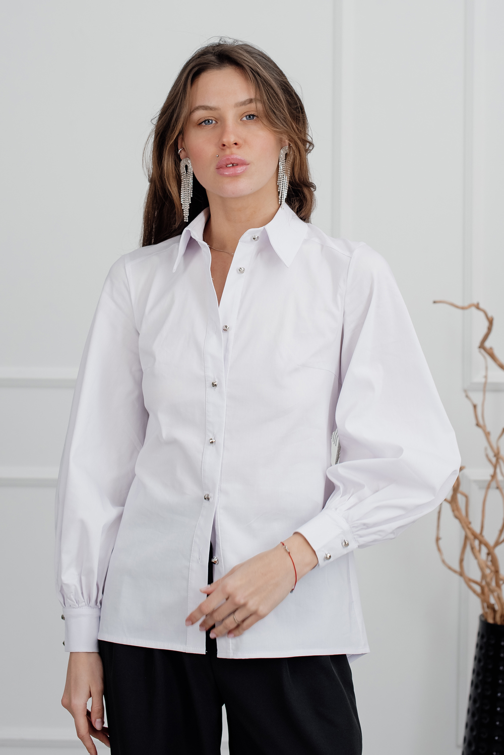 Белая котоновая блуза с открытой спиной