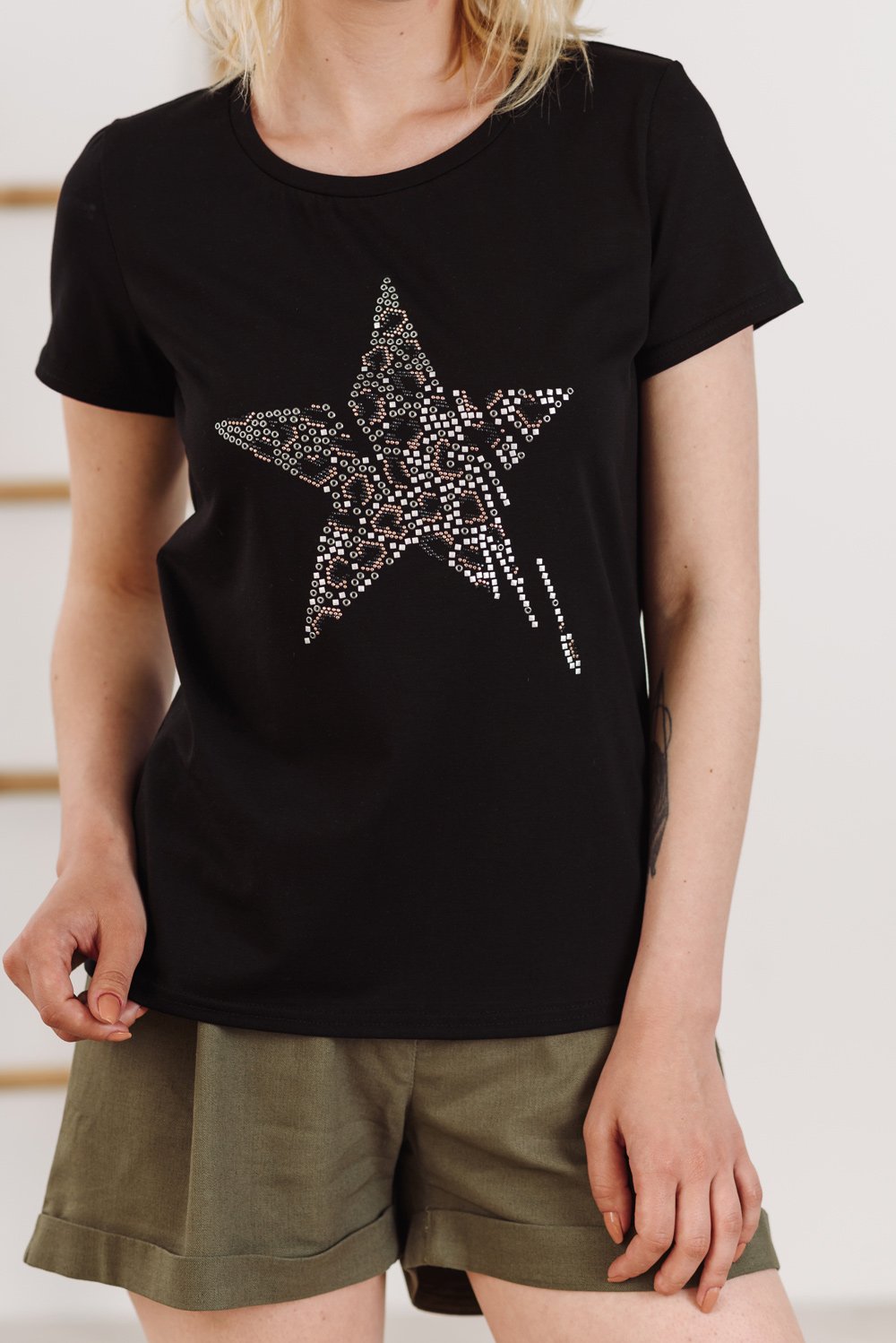 Black T-shirt with a tracery