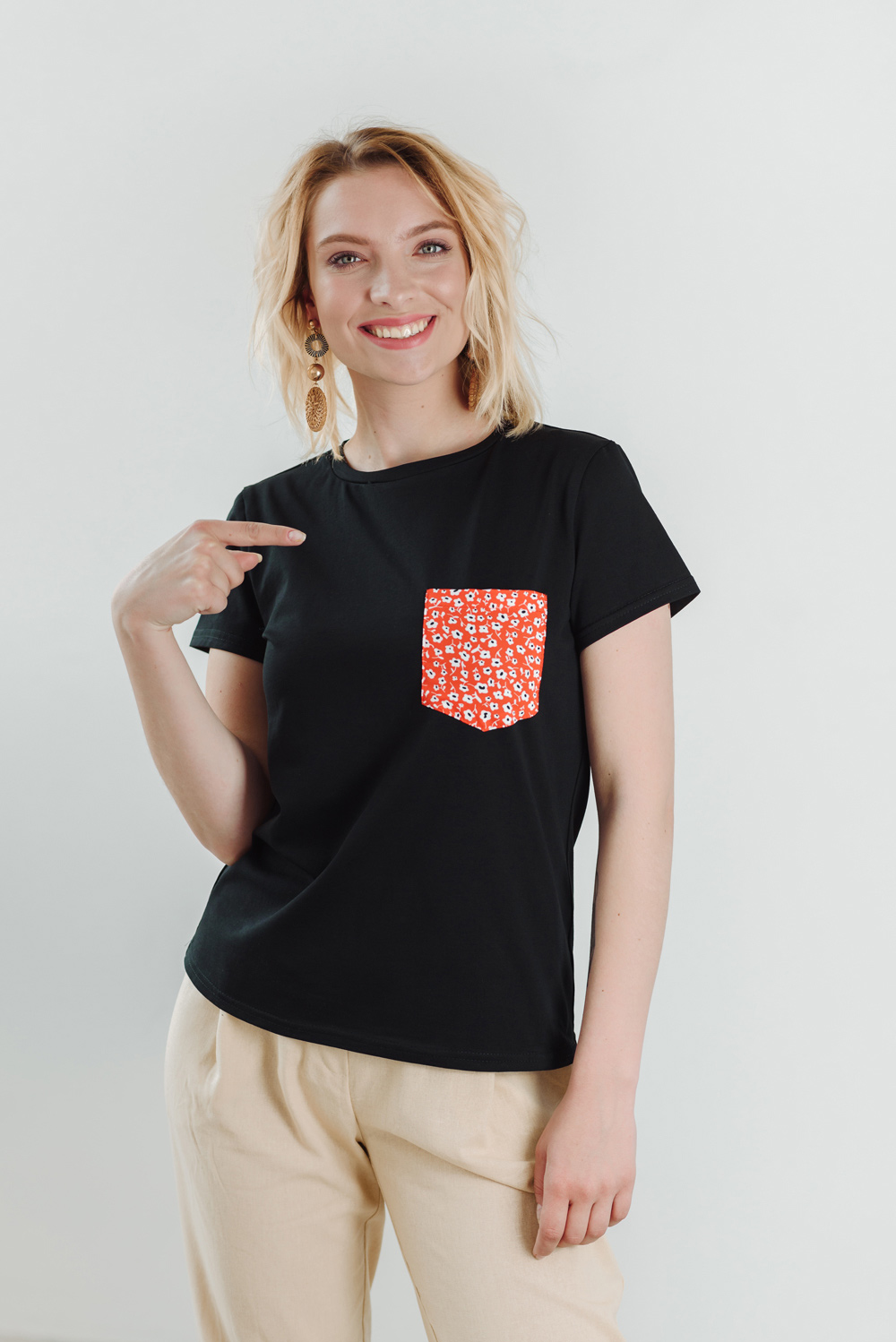 Black T-shirt with a pattern on the pocket