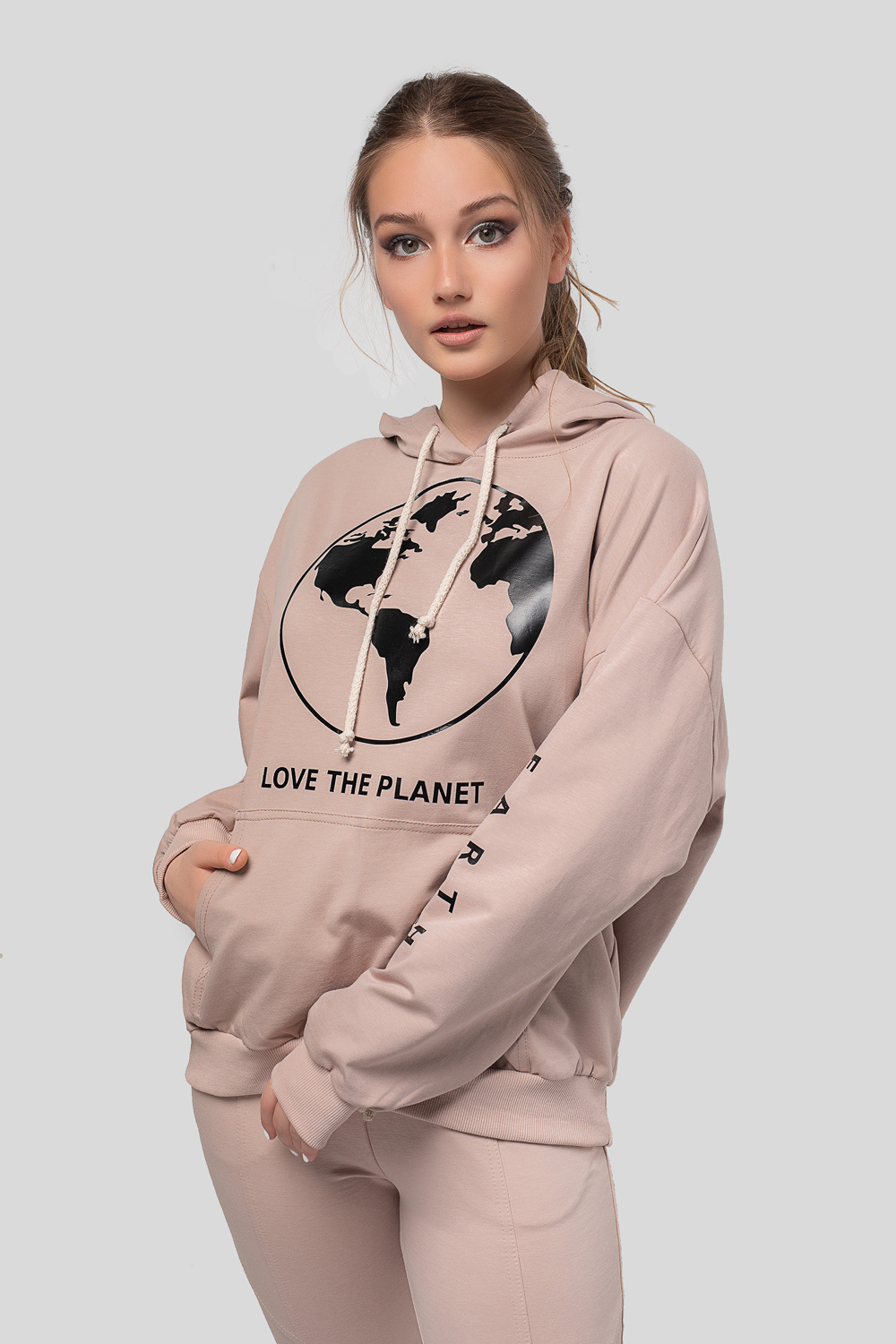 Beige sweatshirt with slogan