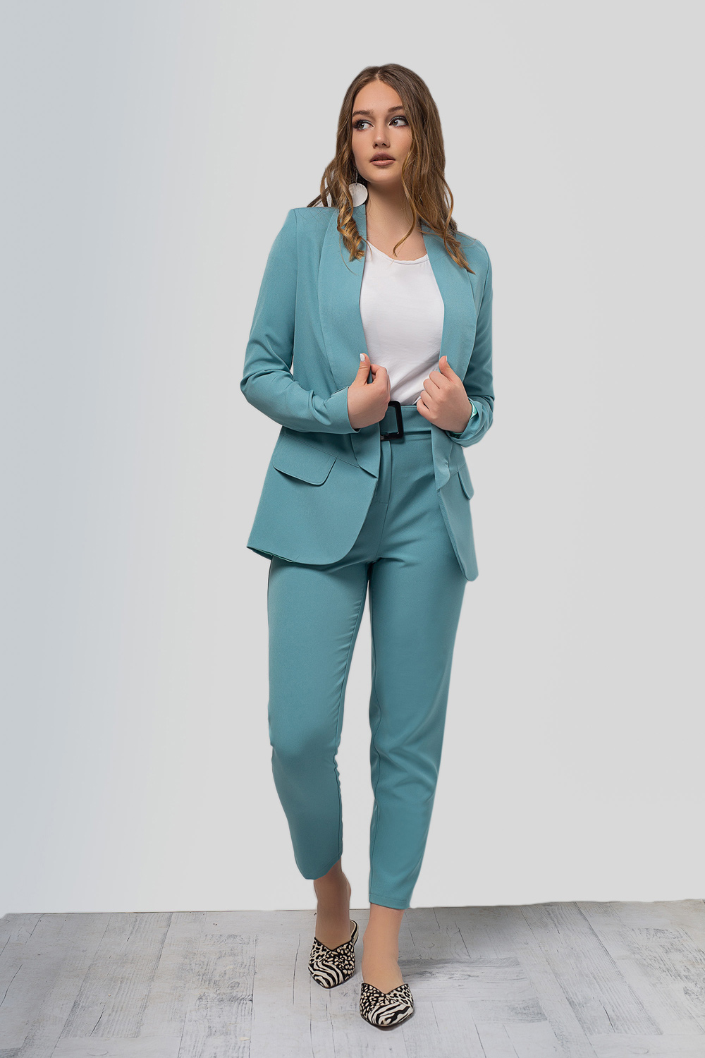 Turquoise blazer with a collar apache